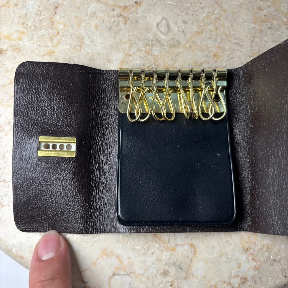 Amity Key Case OS Brown Vintage Cowhide Leather 6 Hook Organizer Snap Closure